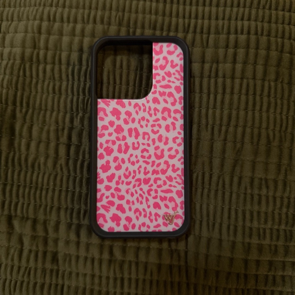 Pink Leopard Print Phone Case iPhone 15 pro